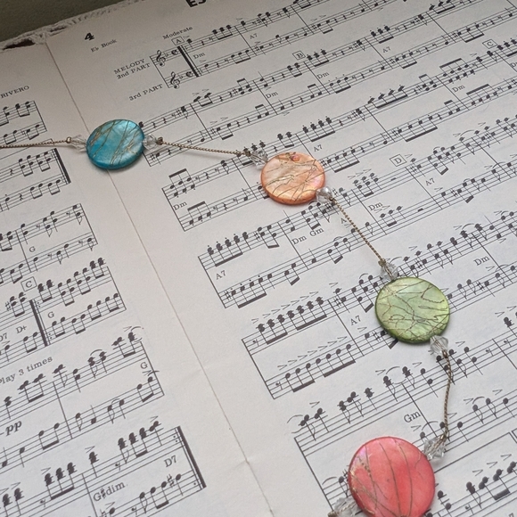 Multicolor Shell Necklace - Picture 4 of 6